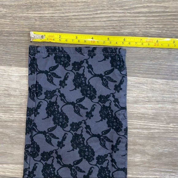 Juicy Couture Mid-Rise Bootleg Skinny Grey & Black Floral Jeans | Size 29 - Picture 7 of 14